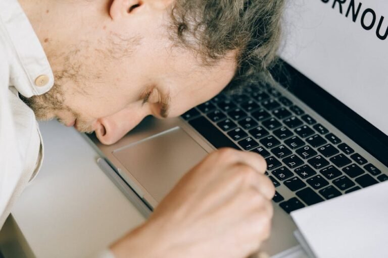 How to Maintain Good Posture When Tired: Gentle, Practical Tips for Everyday Comfort